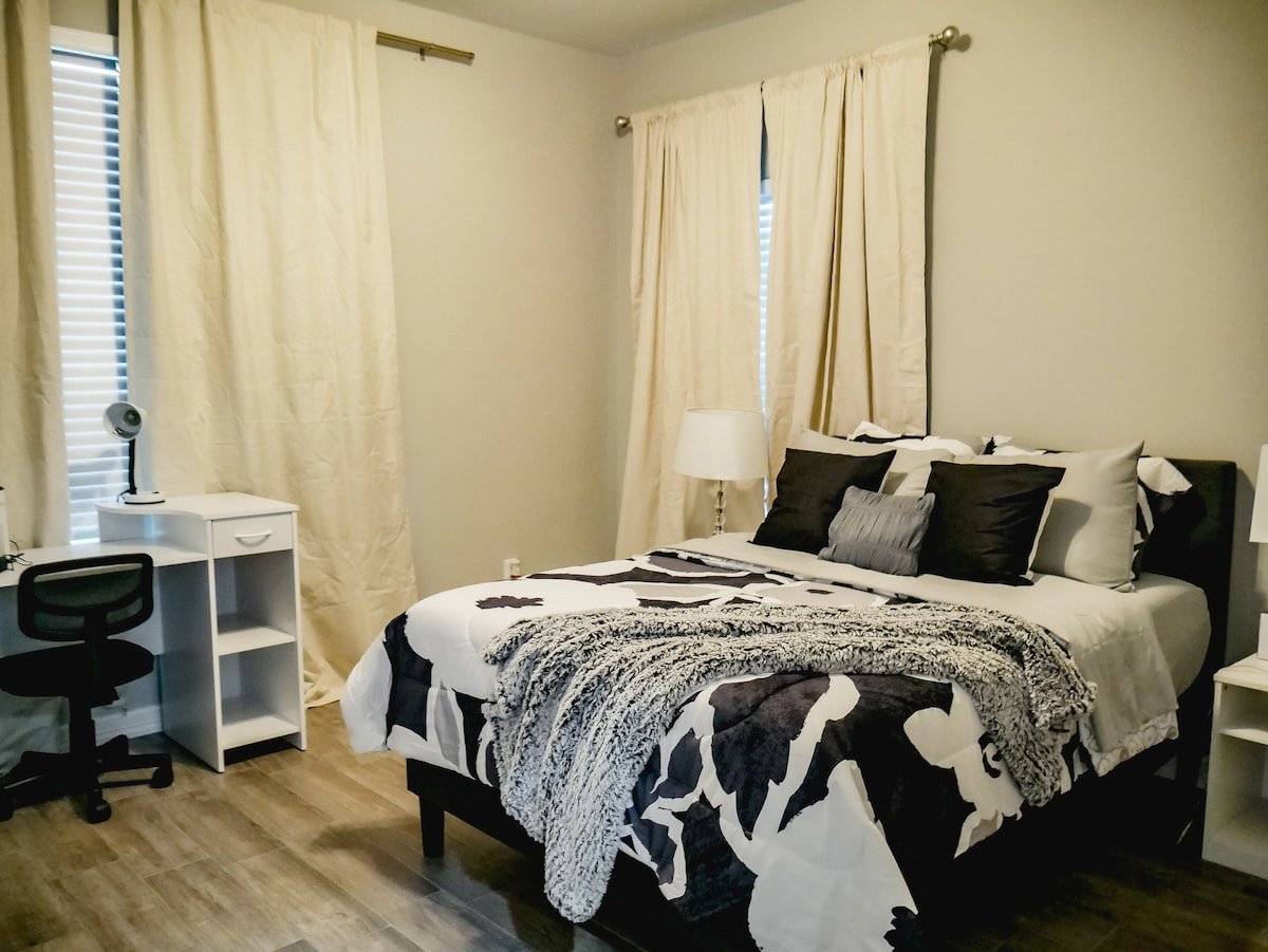 Premier Luxe Villa — bedroom 1