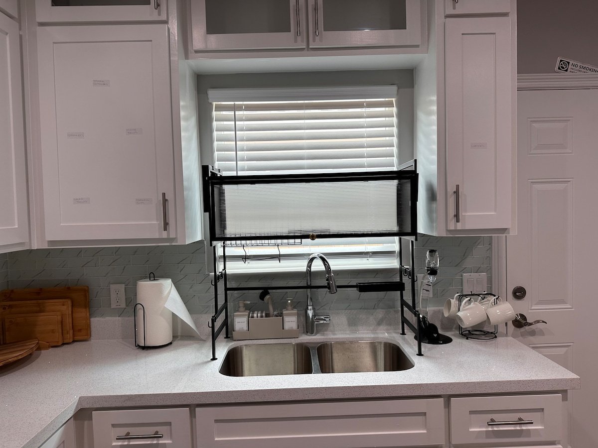 Premier Luxe Villa — kitchen