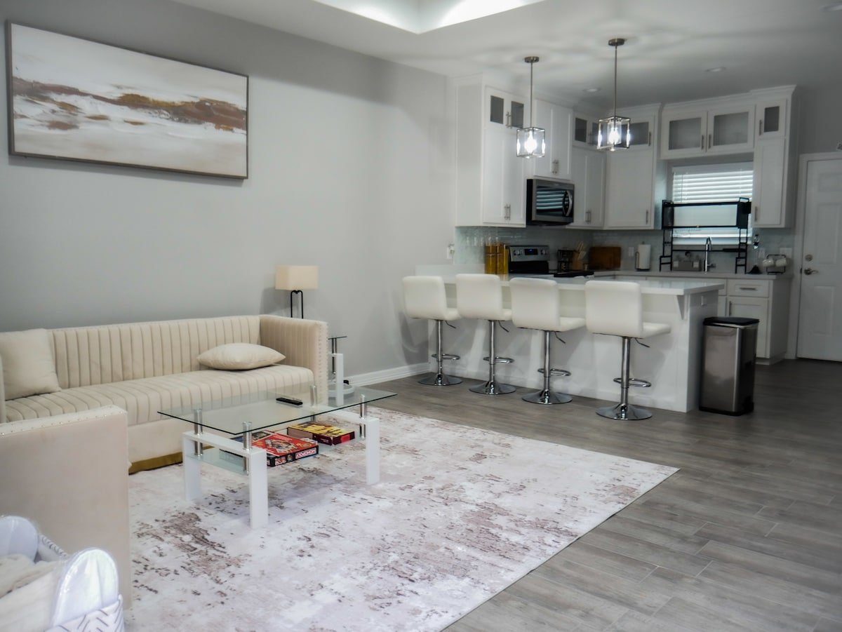 Premier Luxe Villa — living room