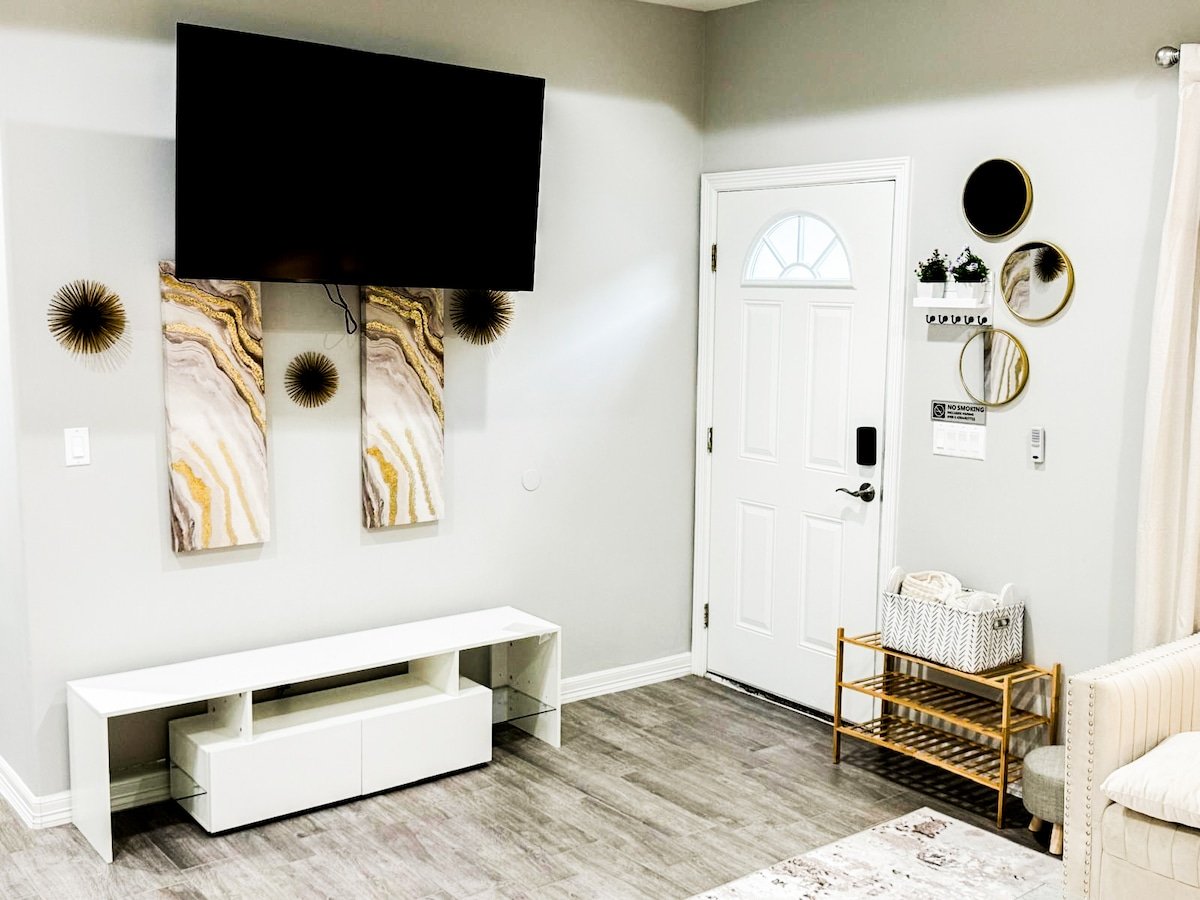 Premier Luxe Villa — living room