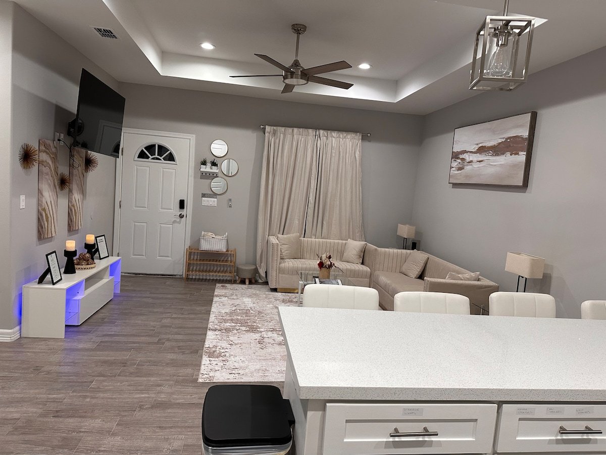 Premier Luxe Villa — living room